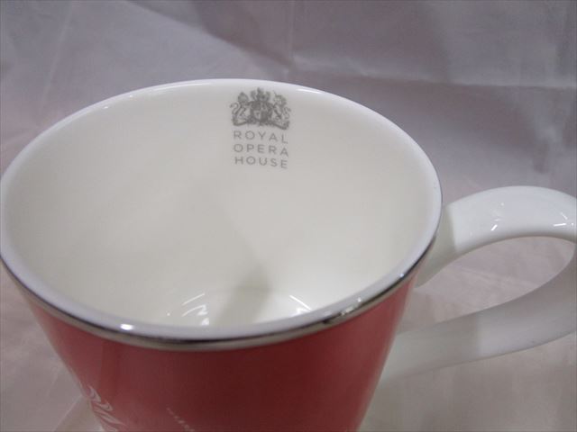 英国ロイヤルオペラハウス マグカップ(紋章入り 英国製ファインボーン