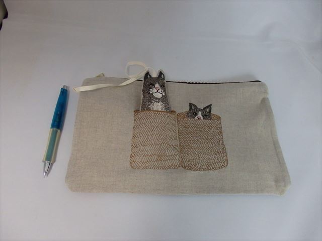 最終値下げ！コーラルアンドタスク ポーチ Playful Cats コーラル＆タスク(Coral&Tusk)「バスケットのネコとお友達ネコ