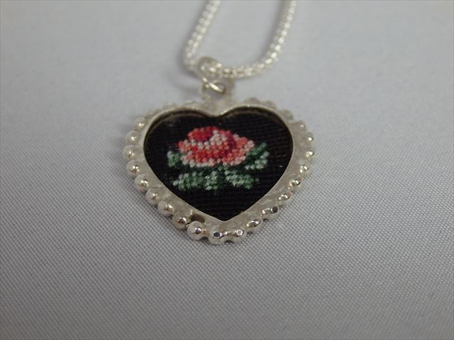 PETIT POINT プチポワン　ハート ネックレス プチポワンネックレスハート（ウィーン）（マリアシュトランス
