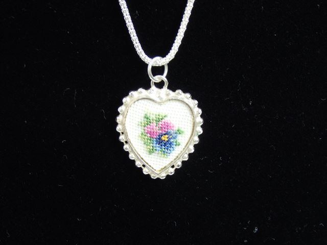 PETIT POINT プチポワン　ハート ネックレス プチポワンネックレスハート（ウィーン）（マリアシュトランス