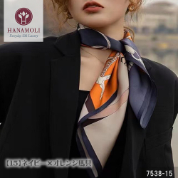 美しい光沢が贅沢なシルク100%サテンスカーフ【68cm×68cm】大きめサイズなので1枚で華やかに【35％OFF】