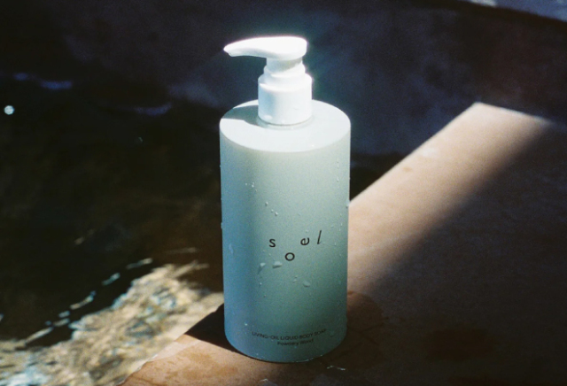 soel（ソエル）LIVING-OIL リキッドボディソープ PowderyWood 400mL