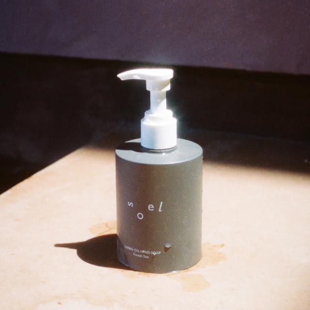 soel（ソエル） LIVING-OIL ハンドソープ Forest Tea 250mL