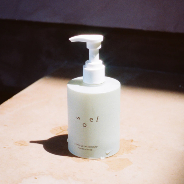 soel（ソエル） LIVING-OIL ハンドソープ PowderyWood 250mL