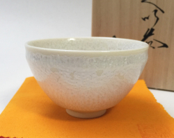 白水滴天目型ぐい呑　　　　真右エ門窯／桐箱入