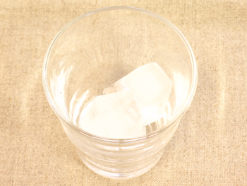 氷を用意します