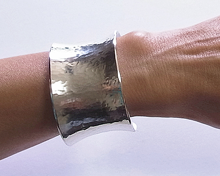 ジョージ ジェンセン] バングル スミシィ カフス ハンマード － サイズ S