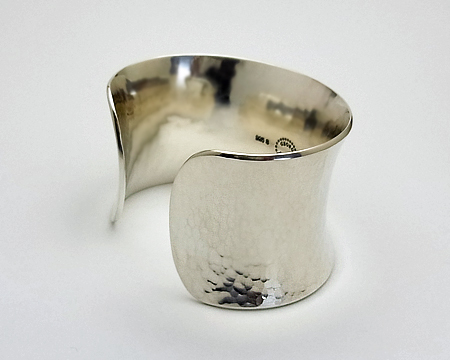 ジョージ ジェンセン] バングル スミシィ カフス ハンマード － サイズ S