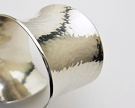 ジョージ ジェンセン] バングル スミシィ カフス ハンマード － サイズ S