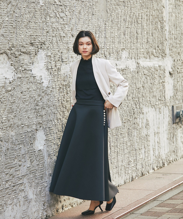 ノーカラーダブルジャケット＆パール付きフレアスカート2点