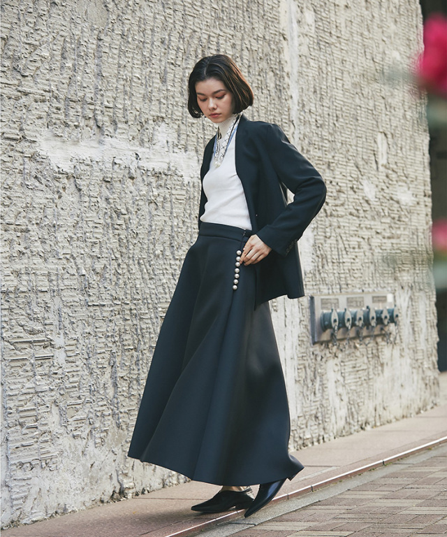 ノーカラーダブルジャケット＆パール付きフレアスカート2点