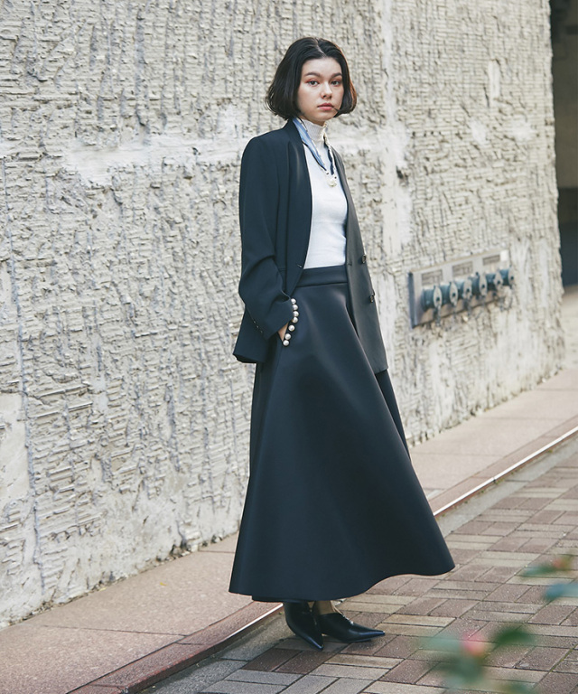 ノーカラーダブルジャケット＆パール付きフレアスカート2点