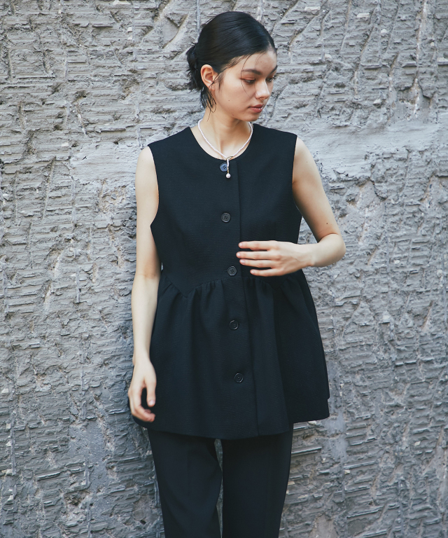 OUR シルエットがきれいな2wayペプラムベスト　ネイビー シルエットがきれいな2wayペプラムベスト – OURHOME