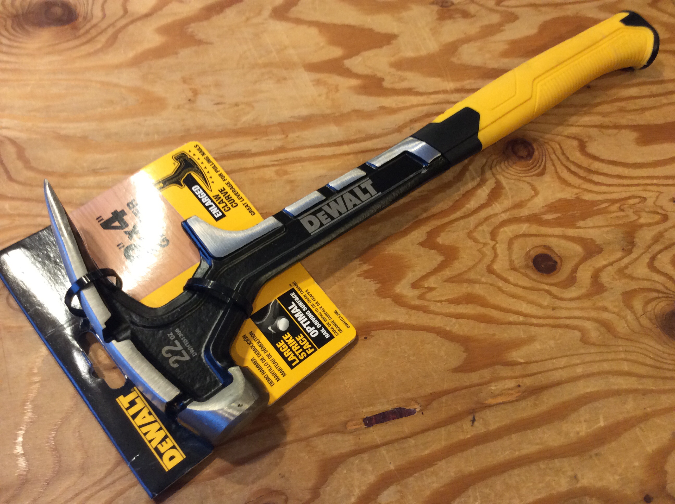 DEWALT DEMO HAMMER 22oz