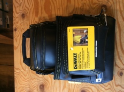 DEWALT 10-POCKET CARPENTER’S LEATHER NAIL AND TOOL BAGー