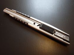 NTカッター　A400GRP BK
