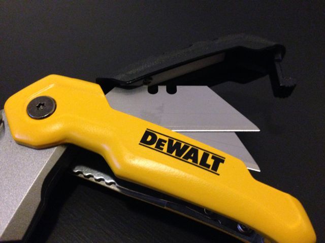 デウォルト リトラクタブル フォールディングナイフ DEWALT Folding Retractable Utility Knife