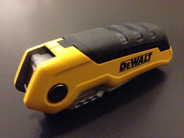 デウォルト リトラクタブル フォールディングナイフ DEWALT Folding Retractable Utility Knife