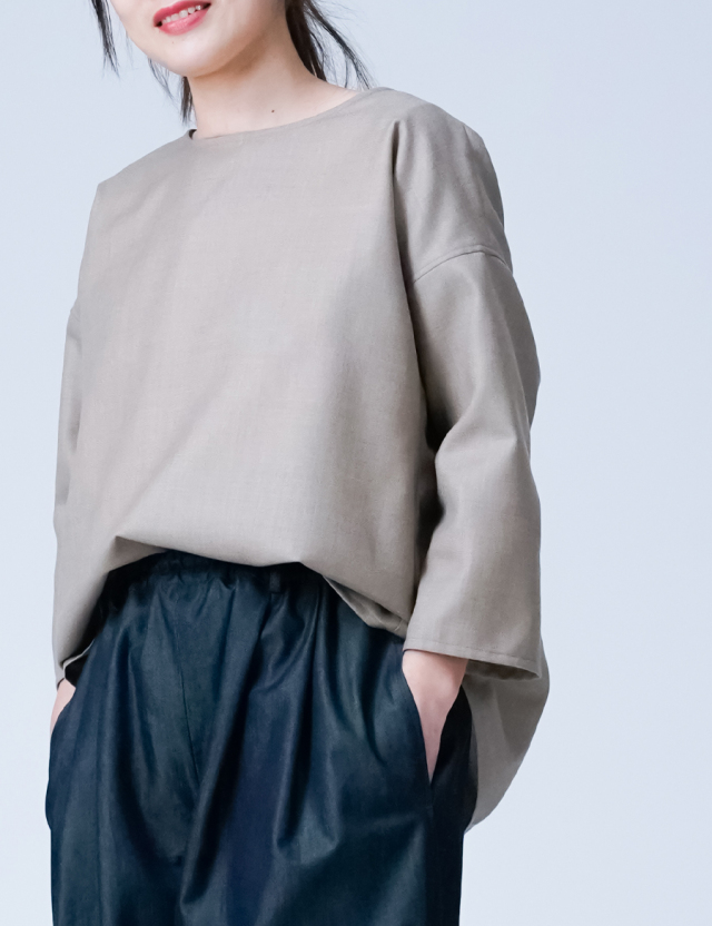 【soco】さらさらウール100% 背中ギャザー 7分袖トップス ／ ミルクティー t015d-mkt2