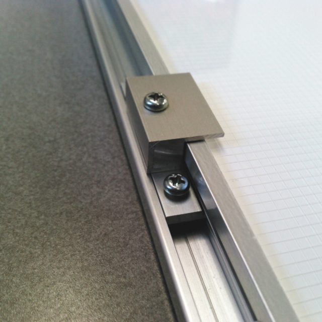 ＬＥＤパネル固定ブラケット　取付完成状態