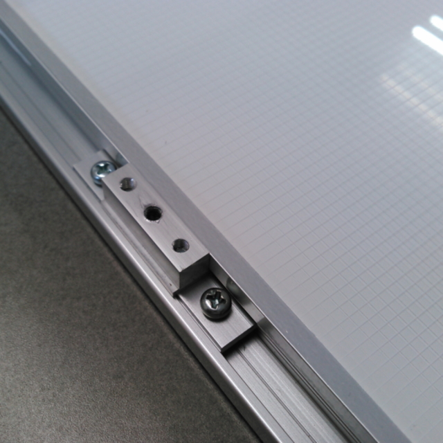 ＬＥＤパネル固定ブラケット　ベース部