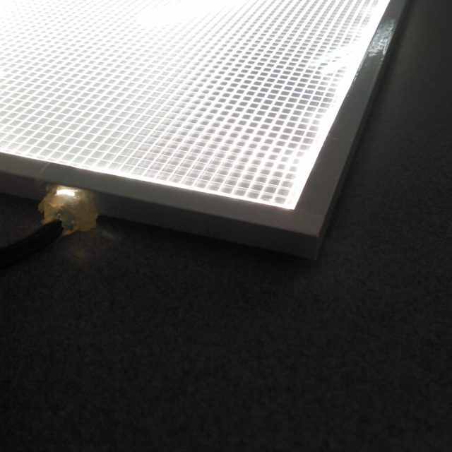 ＬＥＤパネル　ラクライト　フレーム付き仕様　配線出口