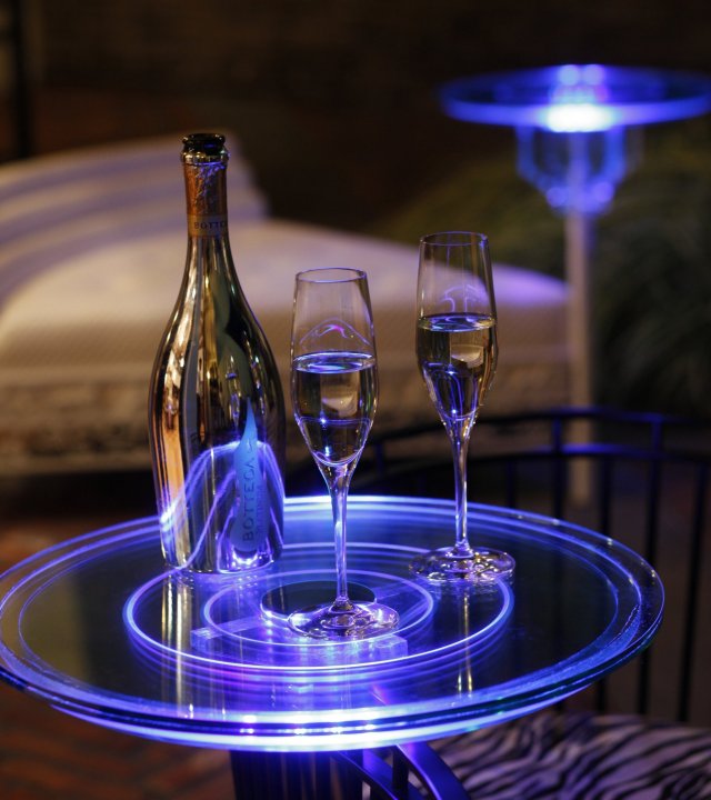 LEDカクテルテーブル Amazon.co.jp: MoNiBloom 23インチ LEDカクテルテーブル 16色
