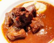 【とろける柔らかさ】牛ホホ肉の赤ワイン煮込み