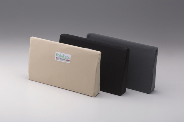 デスクワークに最適！ラテックス腰当てクッション （ボディドクター