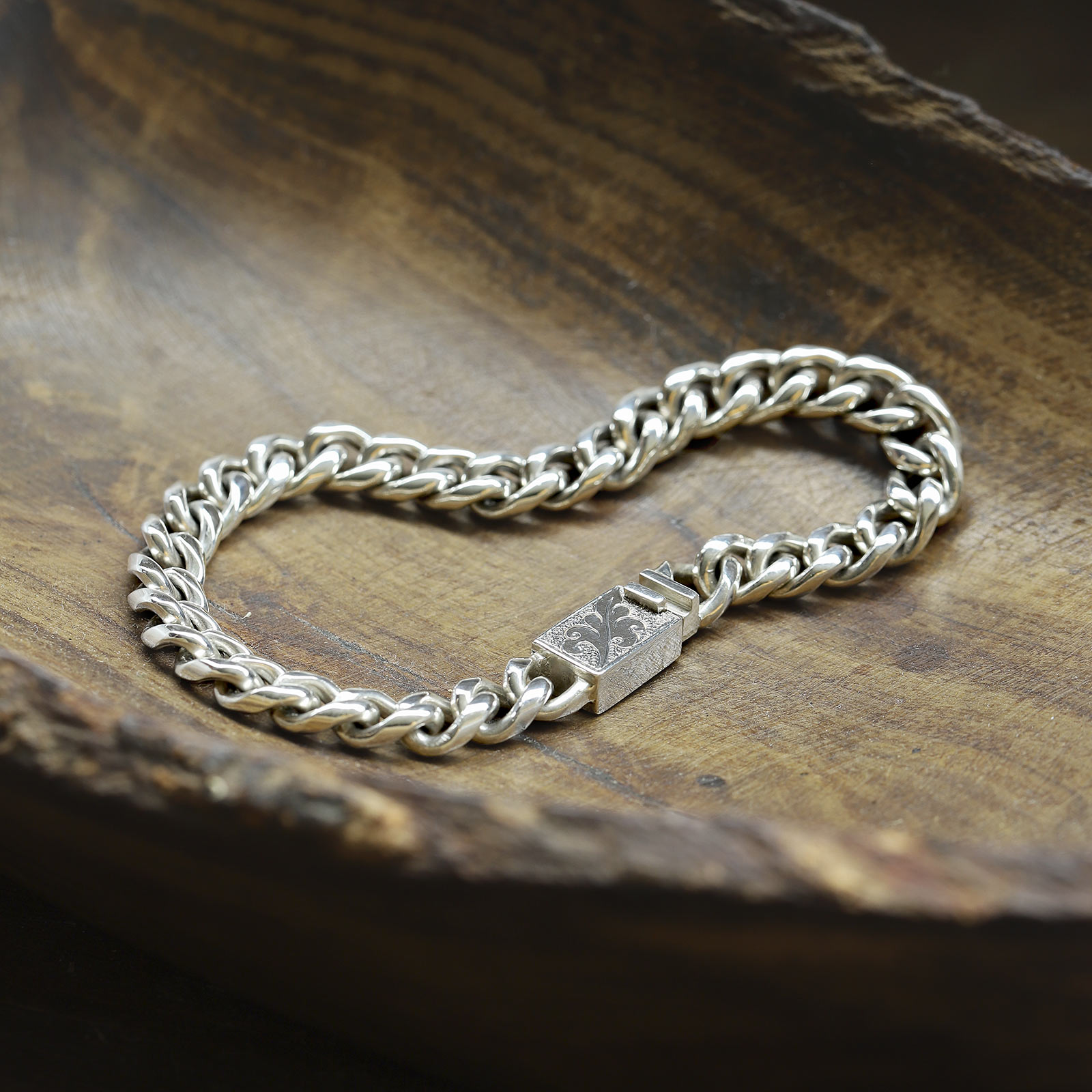 Suman Dhakhwa（スーマンダックワ） Carved KIHEI Chain Bracelet 