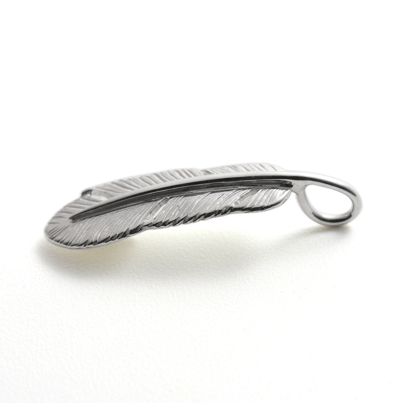 SYMPATHY OF SOUL（シンパシーオブソウル） Small Feather Charm