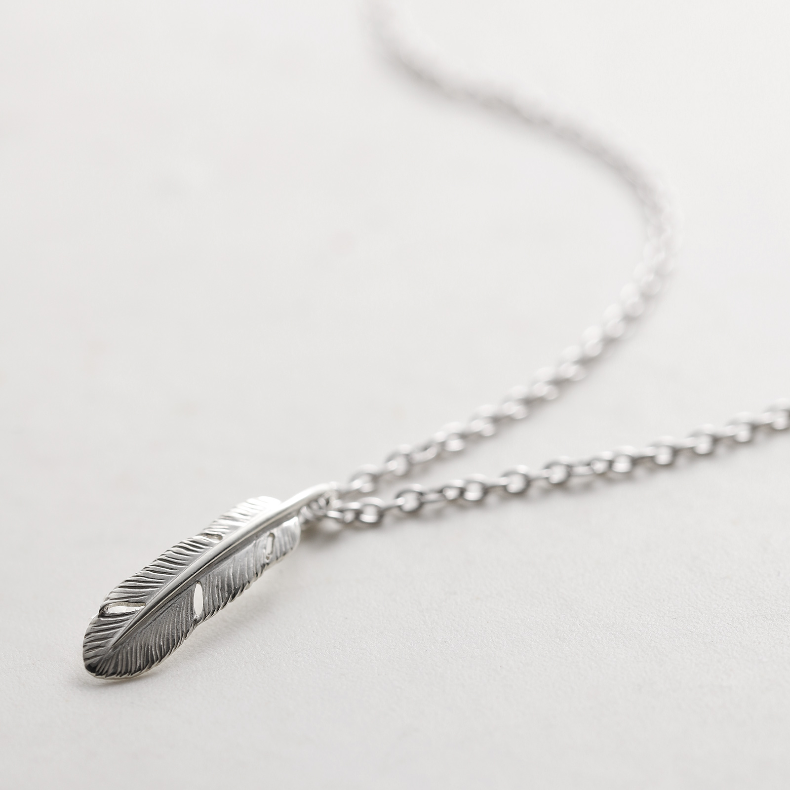 SYMPATHY OF SOUL（シンパシーオブソウル） Small Feather Charm