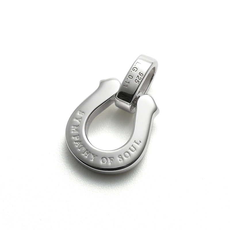 SYMPATHY OF SOUL（シンパシーオブソウル） Medium Horseshoe Pendant 