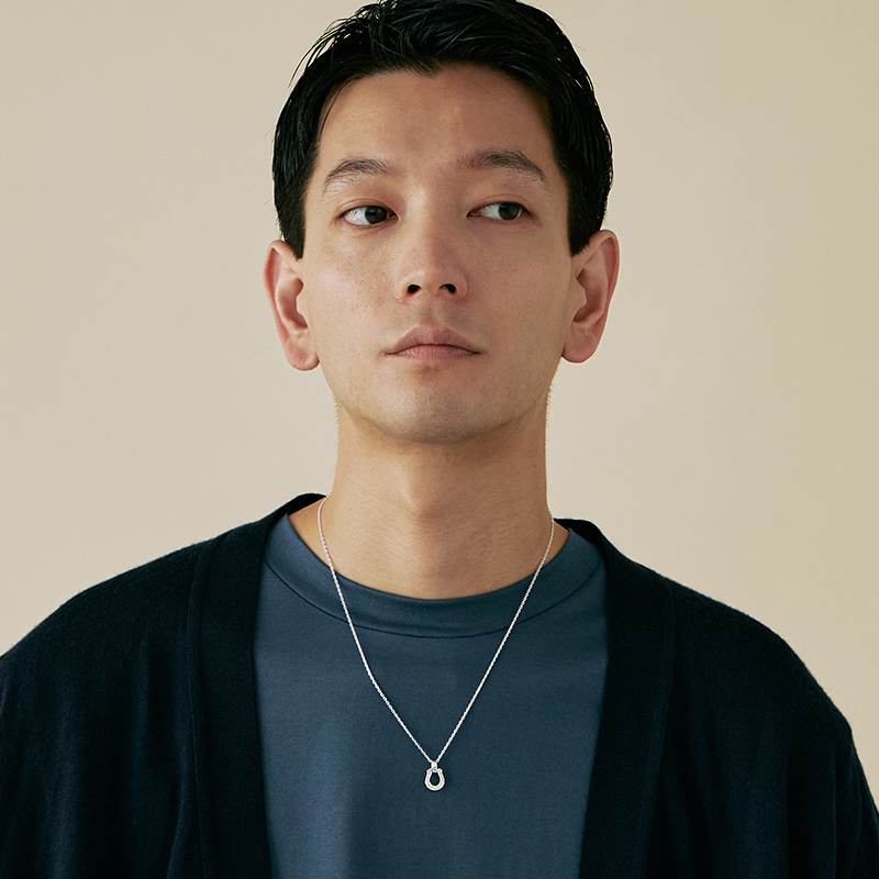 SYMPATHY OF SOUL（シンパシーオブソウル） Medium Horseshoe Pendant