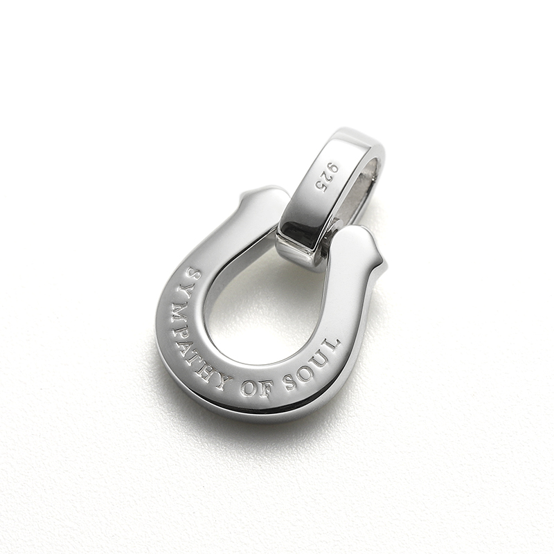 SYMPATHY OF SOUL（シンパシーオブソウル） Medium Horseshoe Pendant 