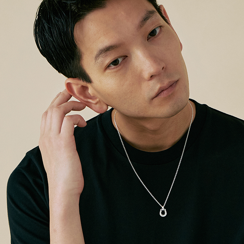 SYMPATHY OF SOUL（シンパシーオブソウル） Medium Horseshoe Pendant 