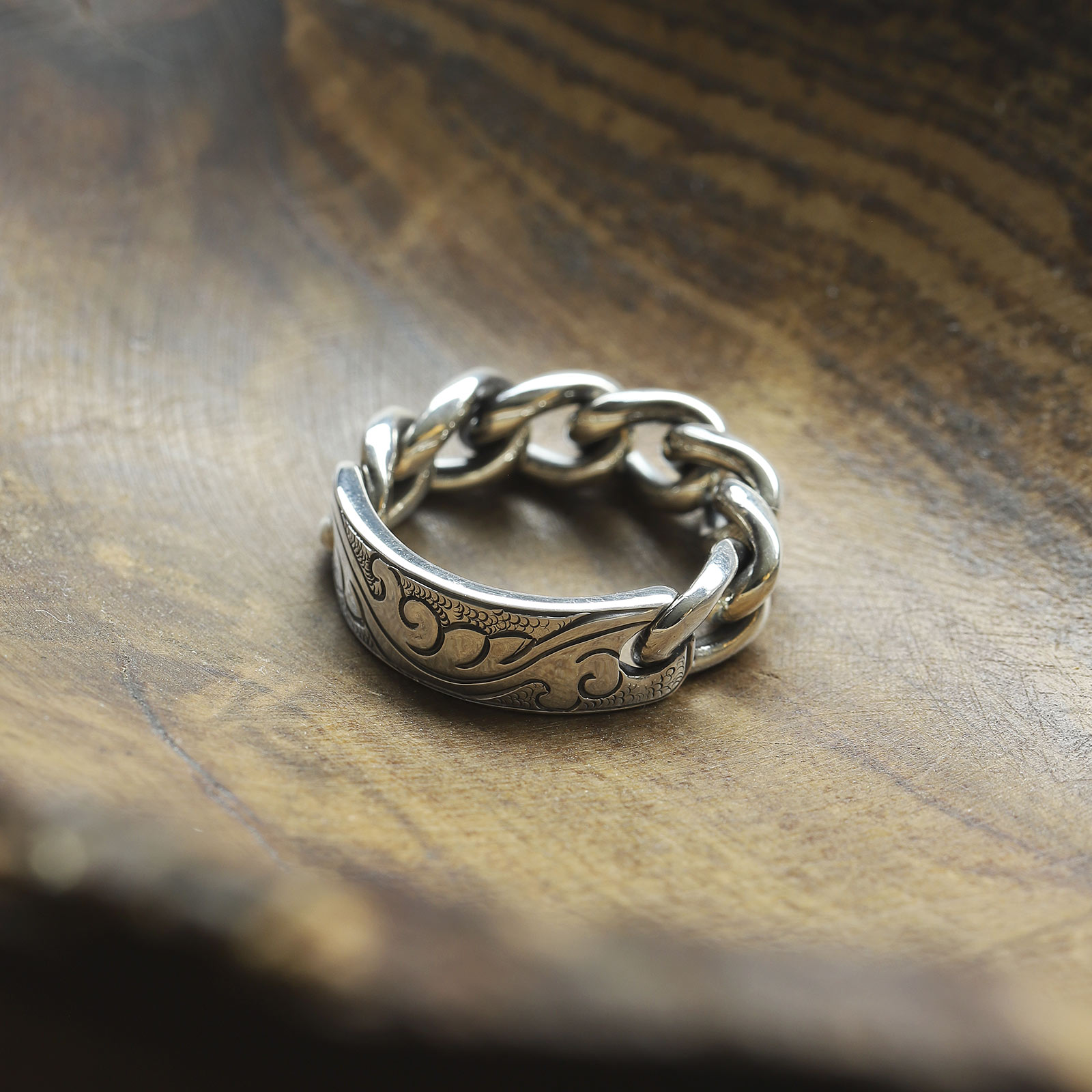Suman Dhakhwa（スーマンダックワ） Carved KIHEI Chain Ring 