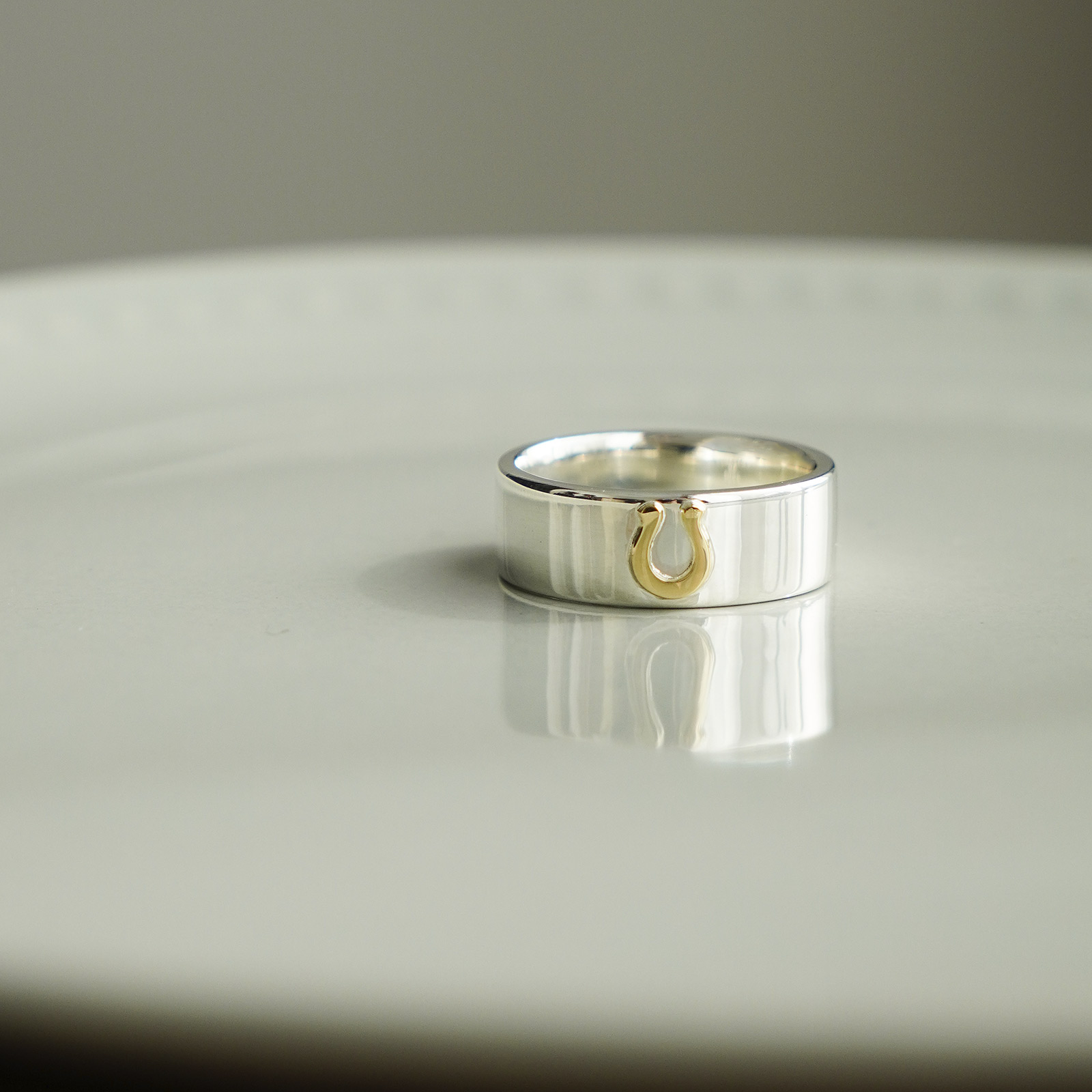 SYMPATHY OF SOUL（シンパシーオブソウル） Horseshoe Charm Ring Wide 