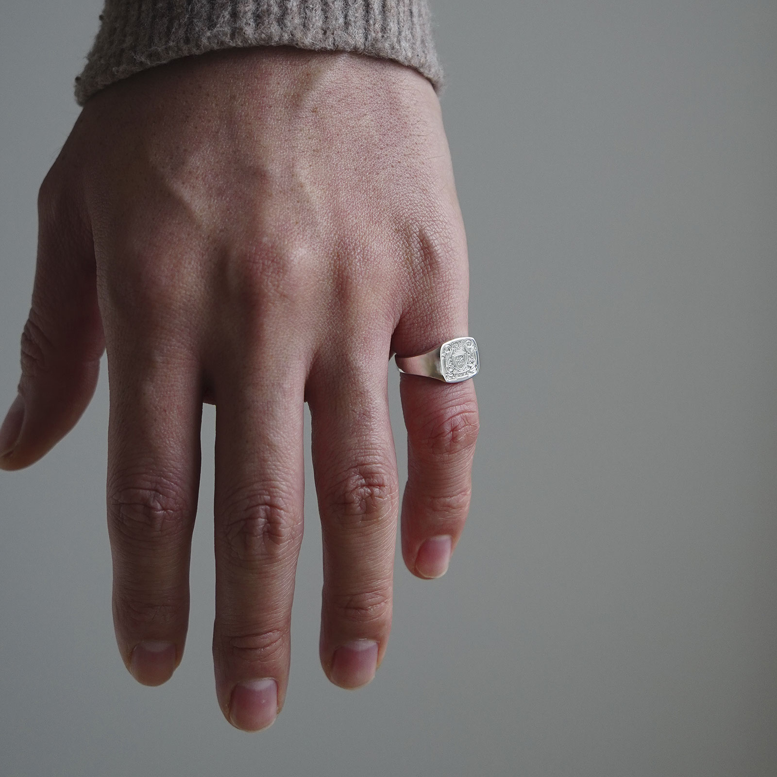 SYMPATHY OF SOUL（シンパシーオブソウル） Medium Signet Ring 