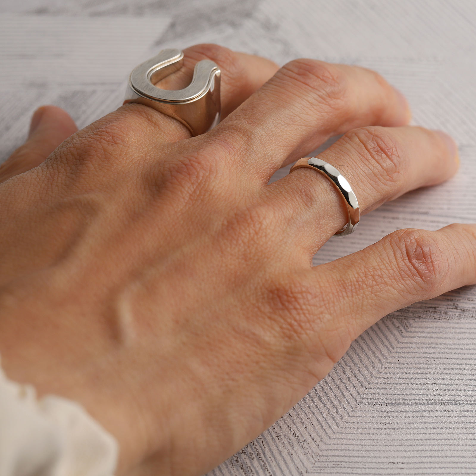 SYMPATHY OF SOUL （シンパシーオブソウル） Large Horseshoe Ring 