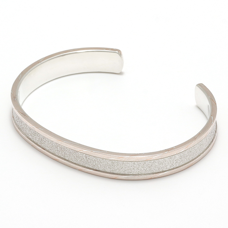 Suman Dhakhwa（スーマンダックワ） MOKUME Border Sandblast Cuff 