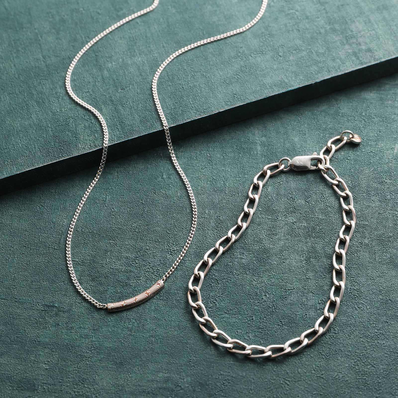 Suman Dhakhwa（スーマンダックワ） MOKUME Curve Plate Necklace