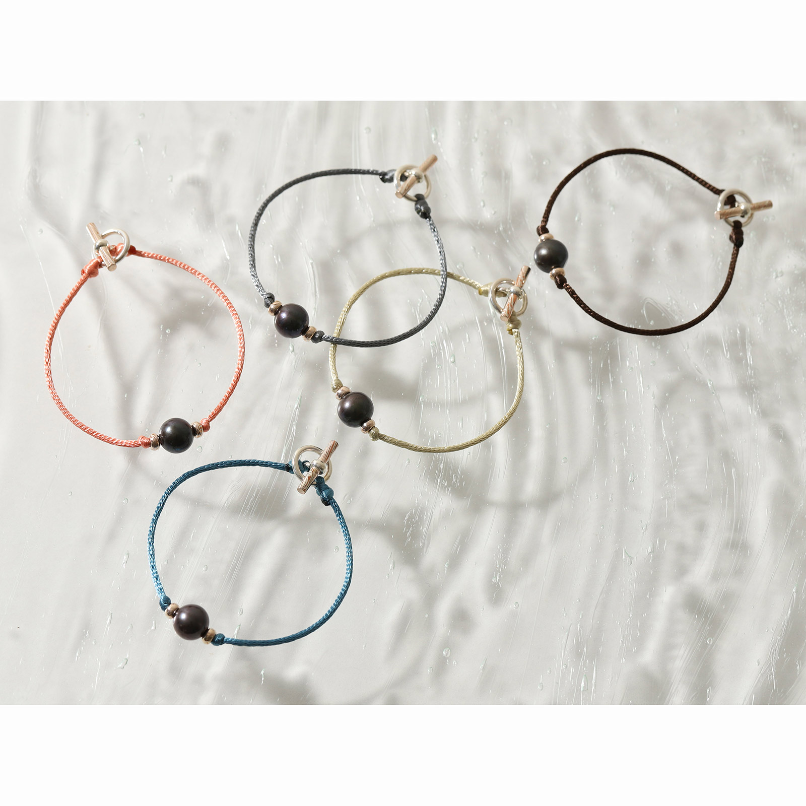 Suman Dhakhwa（スーマンダックワ） Black Pearl Cord Bracelet w