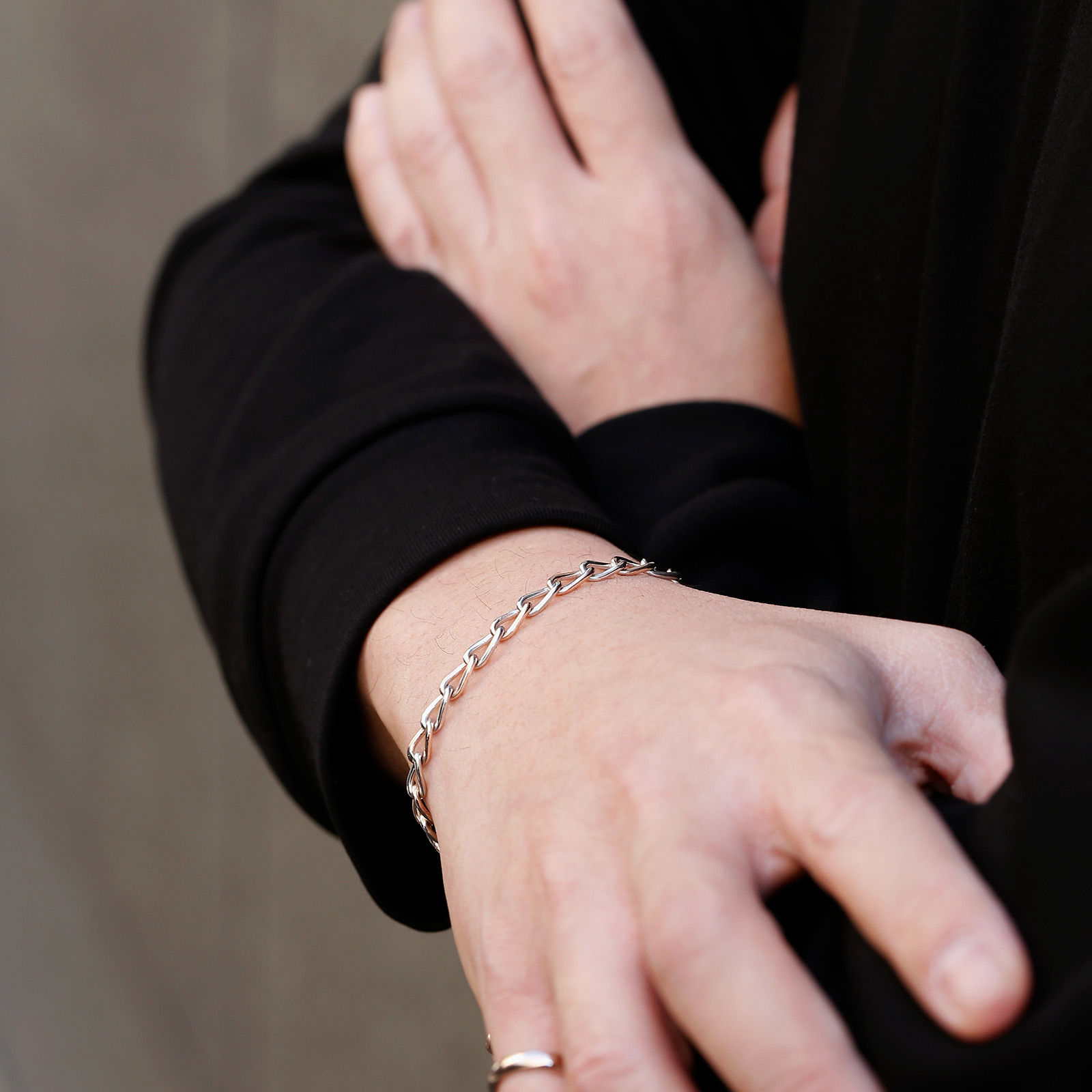 Suman Dhakhwa（スーマンダックワ） Combination Twist Chain Bracelet