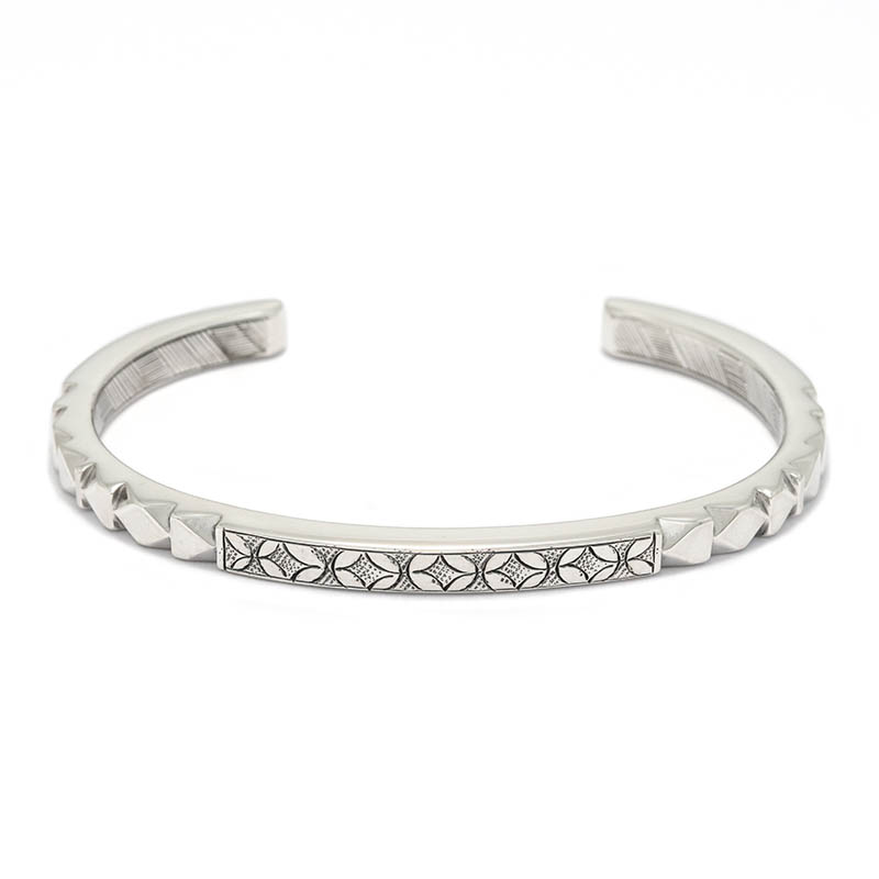 Suman Dhakhwa（スーマンダックワ） Deep Cutting Bangle