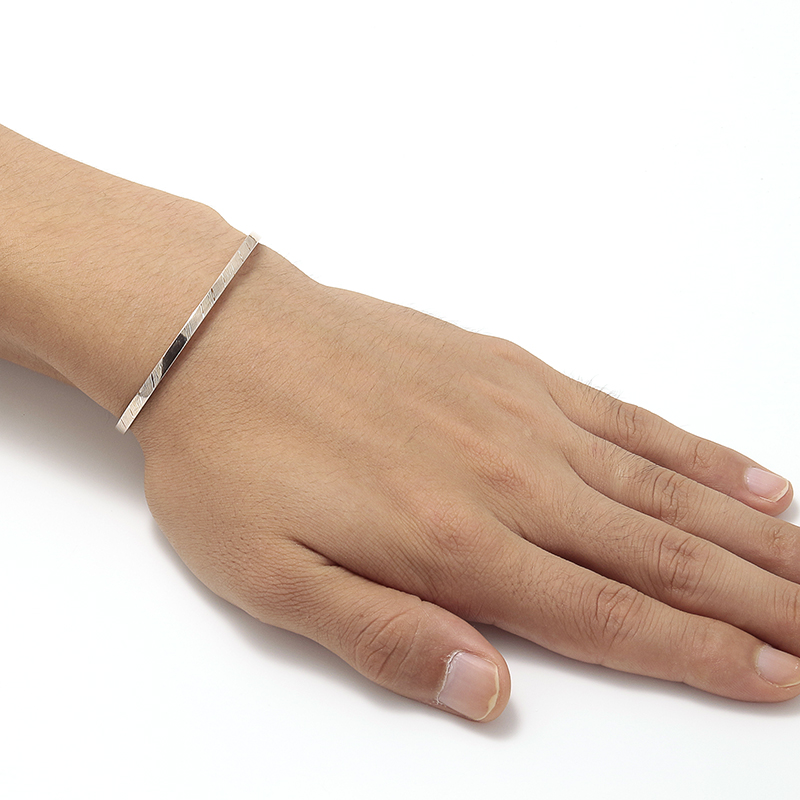 Suman Dhakhwa（スーマンダックワ） MOKUME Narrow Flat Cuff（モクメ