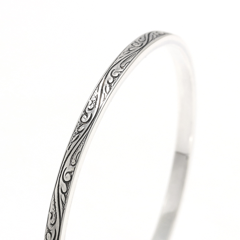 Suman Dhakhwa（スーマンダックワ） Carved Narrow Cuff（カーヴド