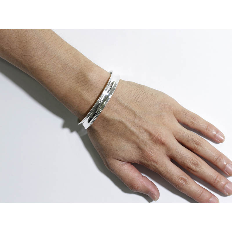 Suman Dhakhwa（スーマンダックワ） Silver Curvature Bracelet