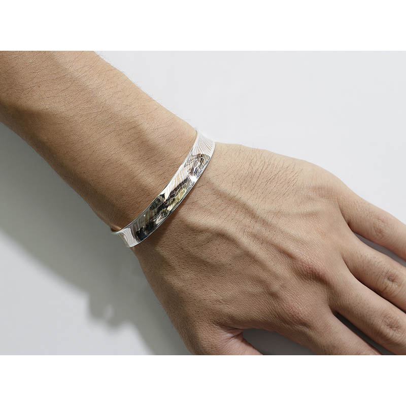 Suman Dhakhwa（スーマンダックワ） MOKUME Curvature Bracelet
