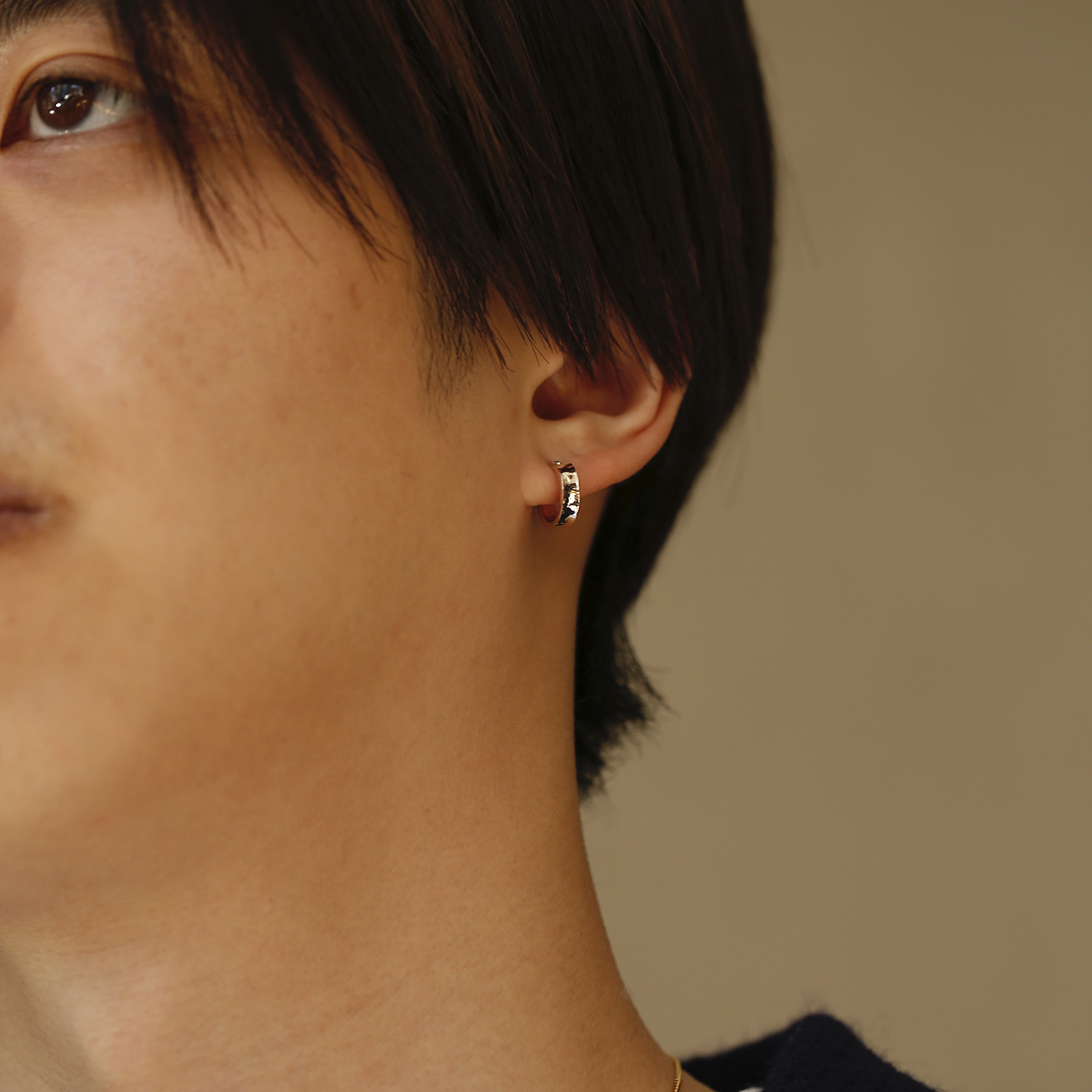 Suman Dhakhwa（スーマンダックワ） MOKUME Curvature Hoop Pierce 